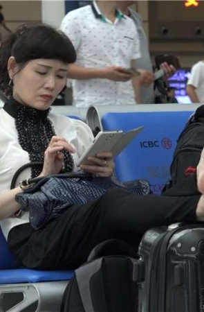 4K – 候车室晾足的熟F  [1.87 GB]