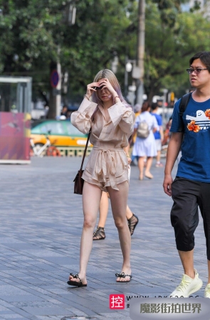 白皙拖鞋大长腿美女3A3199[228M]