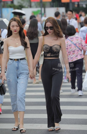 姐妹轰炸街 23455-47 10P