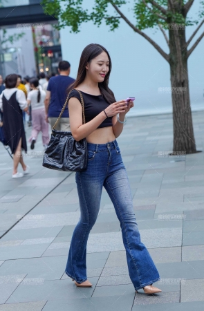 牛仔大长腿曼妙身姿