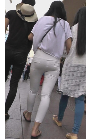 极品白裤紧身美女