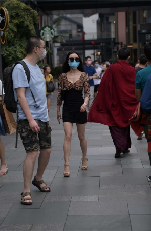 视觉冲击街拍作品 – 性感豹纹好身材熟女