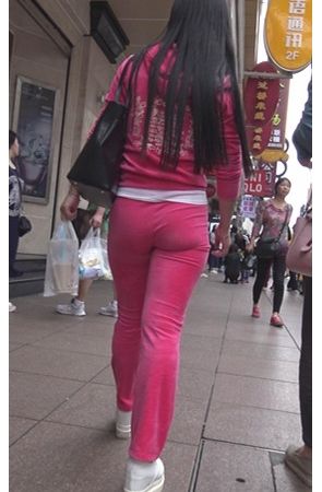 漂亮的紧身粉衣套装妹子《二》[897M/MP4]