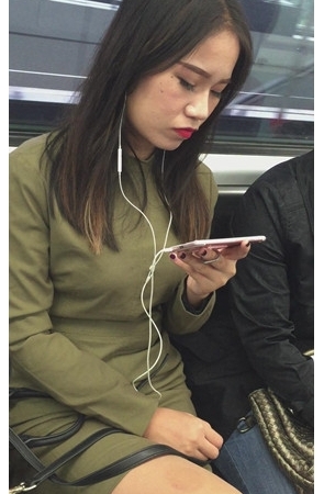 街拍肉丝黑高MM[147M/MP4]