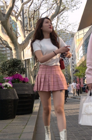 粉色短裙美女姐姐