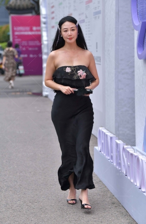 抹胸黑色长裙礼服