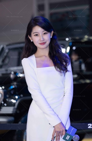 LB453-36P 成都车展-212展台的美女主持人