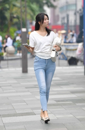 24517-1=42√紧牛凉拖鞋的美女 13P