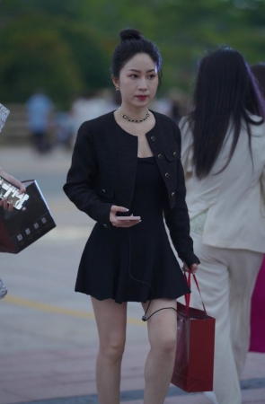 气质黑裙搭配 [96P-1.35GB]