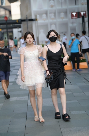 22814-6+69白皙美腿女孩