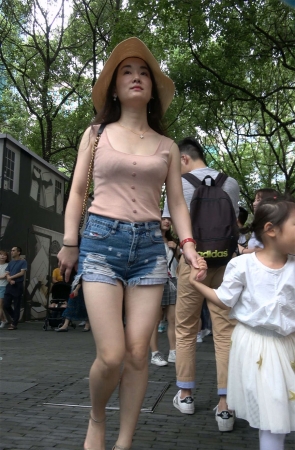 火辣身材时尚美女辣妈