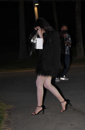 高跟凉鞋大白腿