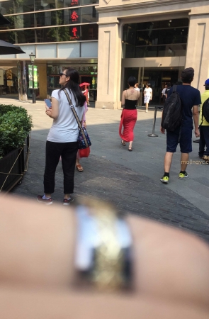 火火的包臀红裙