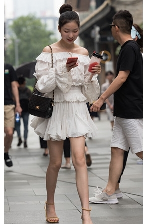 漂亮的白裙小姐姐(33P)[495M/JPG]