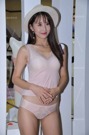 9419-16+70√我想和她同居～【套图➕视频】 20P