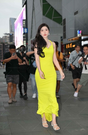黄色长裙网红美女（叶濛雨）