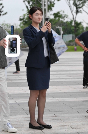 【摄神作品】2564-9=71√我的女同事下班了 12P