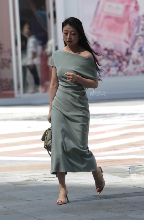 气质街拍高跟少妇