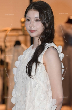 23628-7=68美腿连衣裙小姐姐 10P