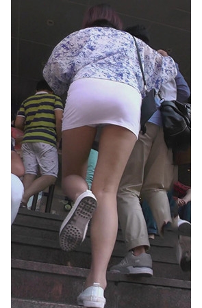 白色包臀裙丰满美女