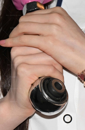 26327-9-93√清纯女神-春晓 11P