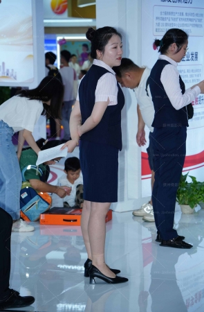 （中集）2024年6月某金融行业展览会金融制服美女丝袜图集 20P