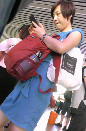 美少妇的脚趾圆润，皮肤更是肤如凝脂，吹弹可破