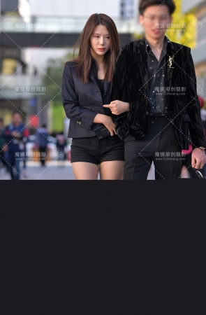 性感包臀短裤美女