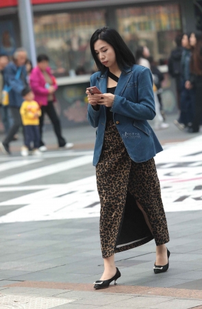肉丝高跟街拍少妇-13P