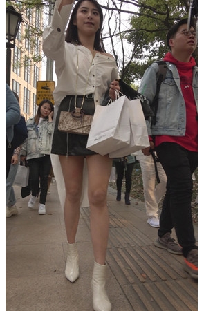 漂亮的白嫩美女小姐姐