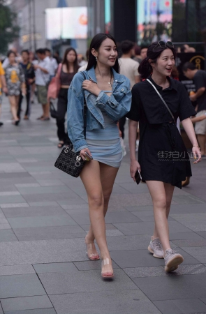 街拍超短包臀裙大美女