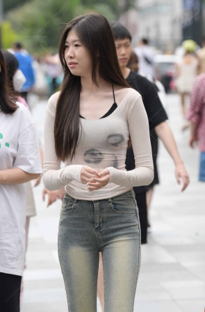 23528-9=54√眉清目秀紧牛女孩 14P