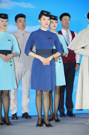 【街拍心灵】厦航客舱经理深蓝制服街拍黑丝高雅气质