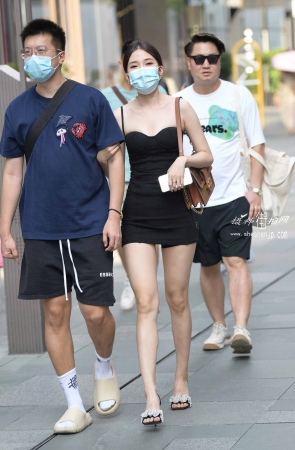 2287-18+101/大长腿少妇【套图➕视频】 20P