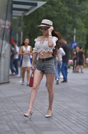 红石街拍作品 – 性感高跟时尚长腿美女
