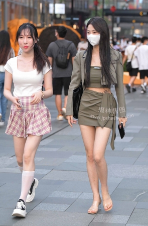 22613-27+134好美的肉腿闺蜜【套图➕视频】 18P