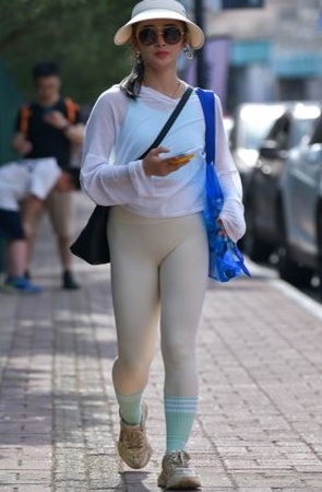 瑜伽裤美女(22P)