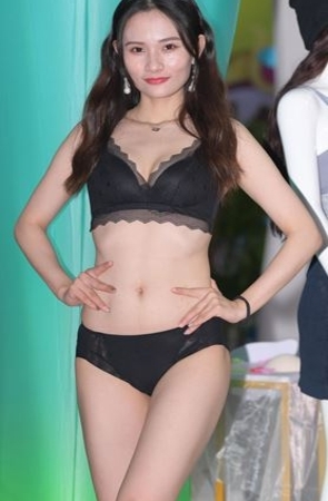 性感的内衣模特美女(35P)
