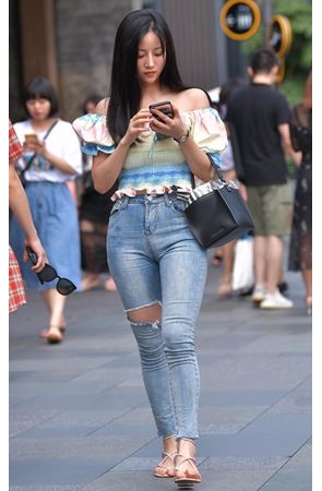 漂亮的紧牛小美女1V(86P)