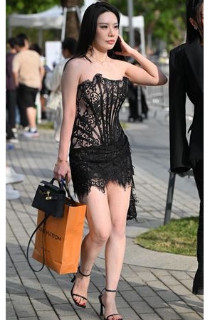 气质黑裙美女(113P)