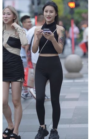黑色紧身裤小姐姐【套图+视频】