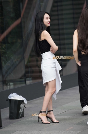 拍视频的小姐姐