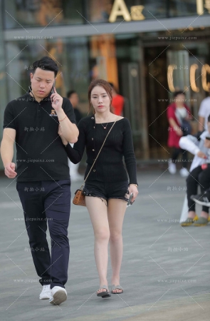 街拍黑色热裤马尾辫小姐姐 [19P]