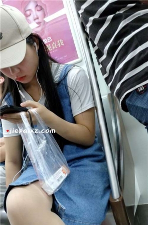 清纯的丝袜小美女 [2.69 GB/mp4]