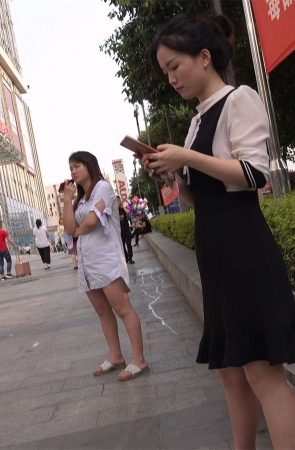 鲜嫩多汁的街拍美足，凉高跟MM