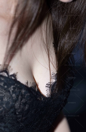 LB723-120P上海时装周-某音很火的上海街拍女神罗婉宸美胸 9P