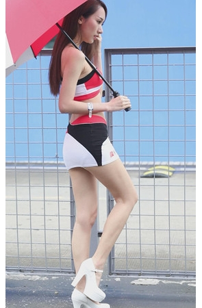 漂亮的车模小姐姐