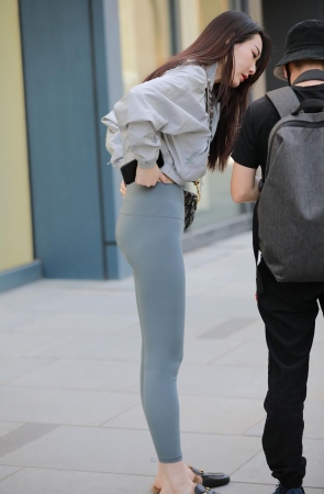 紧身瑜伽裤小姐姐