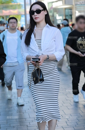 性感黑白条包臀裙