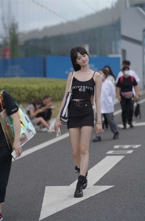 甜美清秀